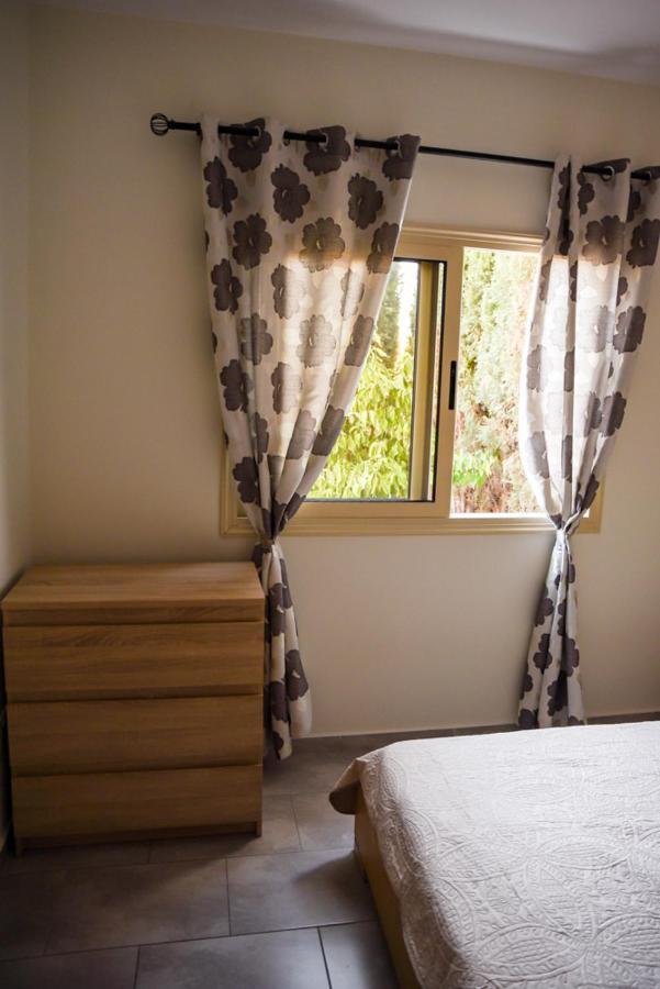 Beautiful Apartment Near The Sea And A Large Private Garden Paphos Eksteriør bilde