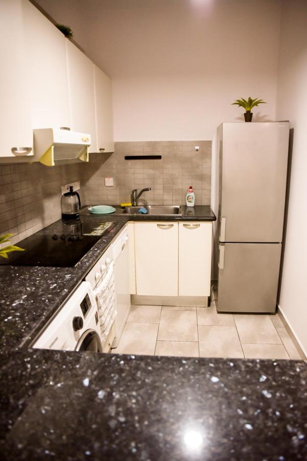 Beautiful Apartment Near The Sea And A Large Private Garden Paphos Eksteriør bilde