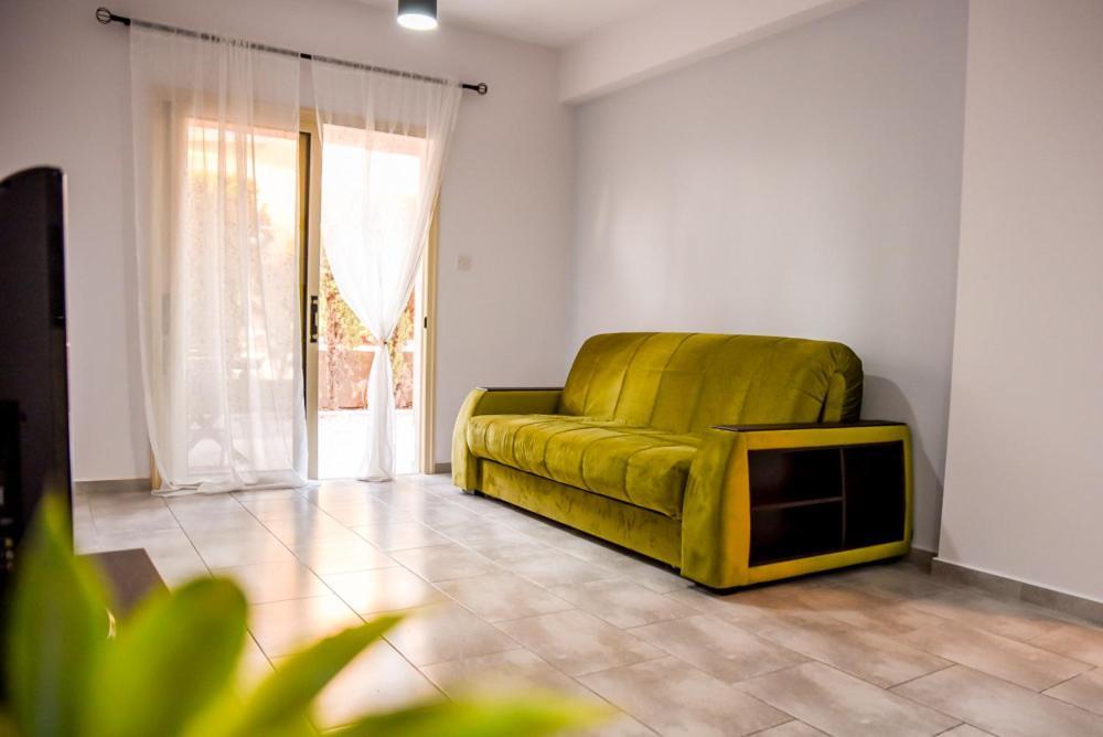 Beautiful Apartment Near The Sea And A Large Private Garden Paphos Eksteriør bilde