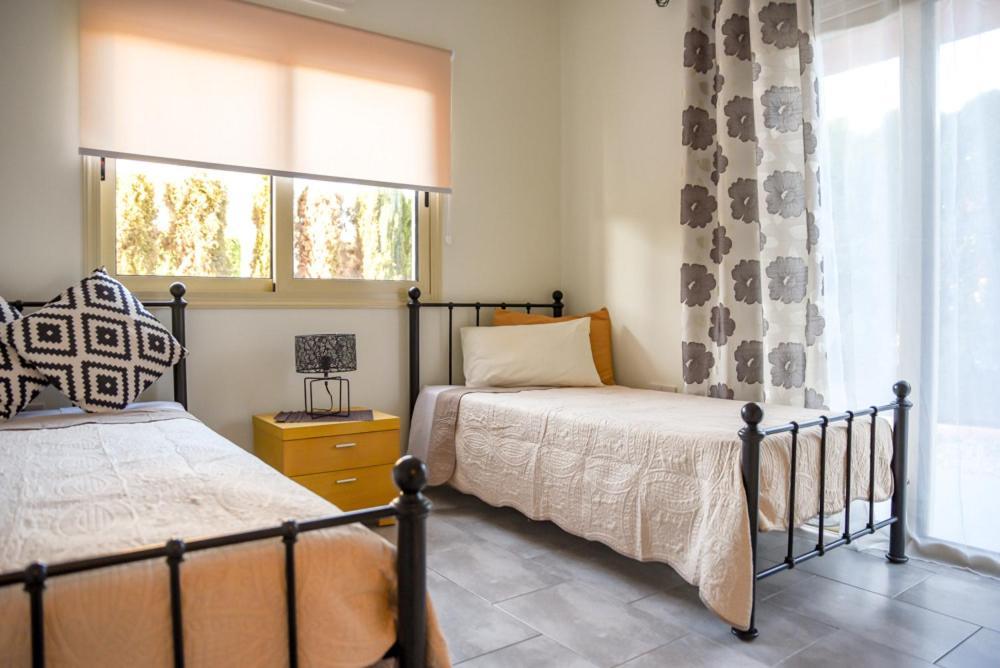 Beautiful Apartment Near The Sea And A Large Private Garden Paphos Eksteriør bilde
