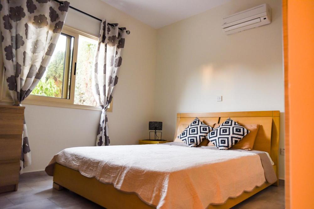 Beautiful Apartment Near The Sea And A Large Private Garden Paphos Eksteriør bilde