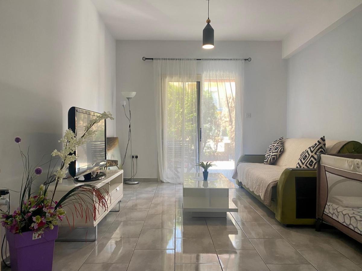 Beautiful Apartment Near The Sea And A Large Private Garden Paphos Eksteriør bilde