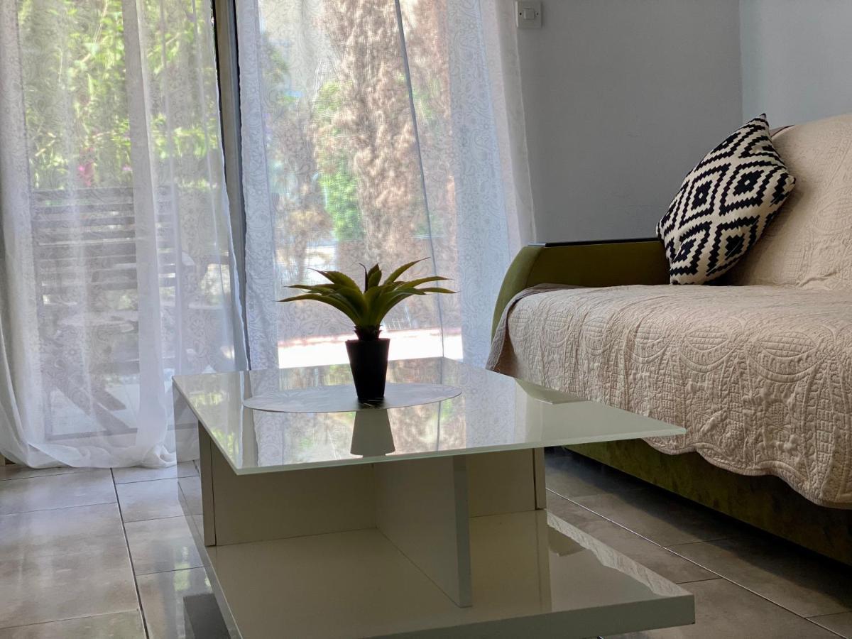 Beautiful Apartment Near The Sea And A Large Private Garden Paphos Eksteriør bilde