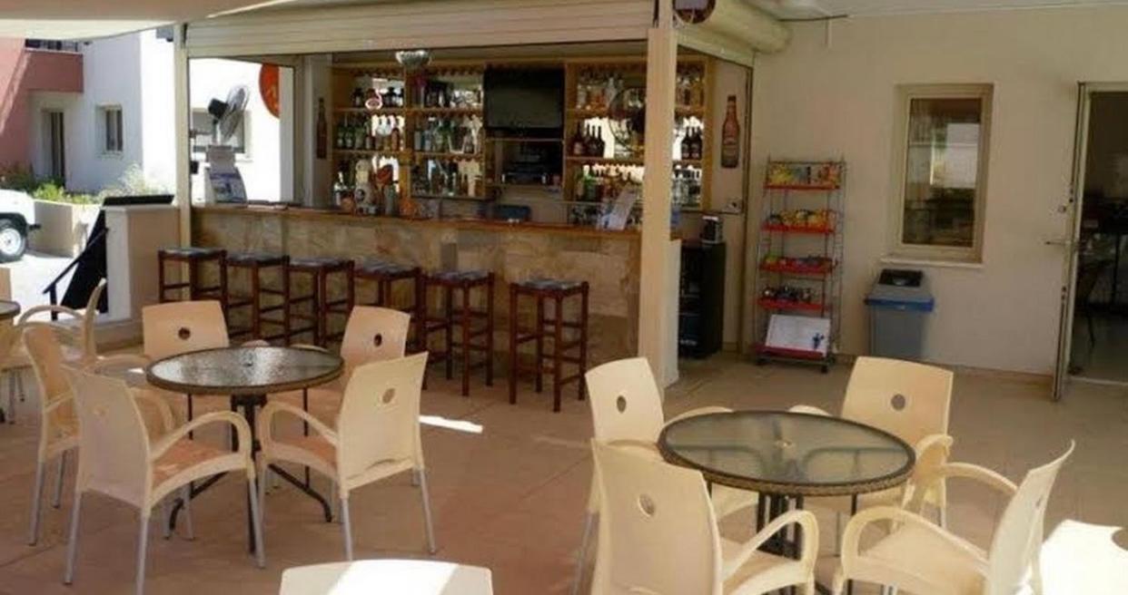 Beautiful Apartment Near The Sea And A Large Private Garden Paphos Eksteriør bilde