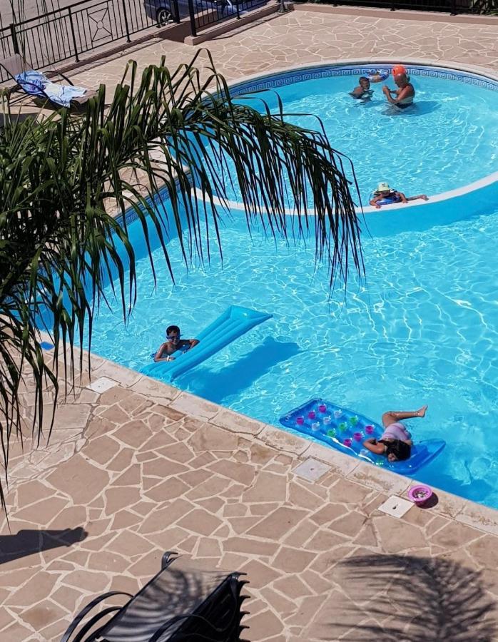 Beautiful Apartment Near The Sea And A Large Private Garden Paphos Eksteriør bilde