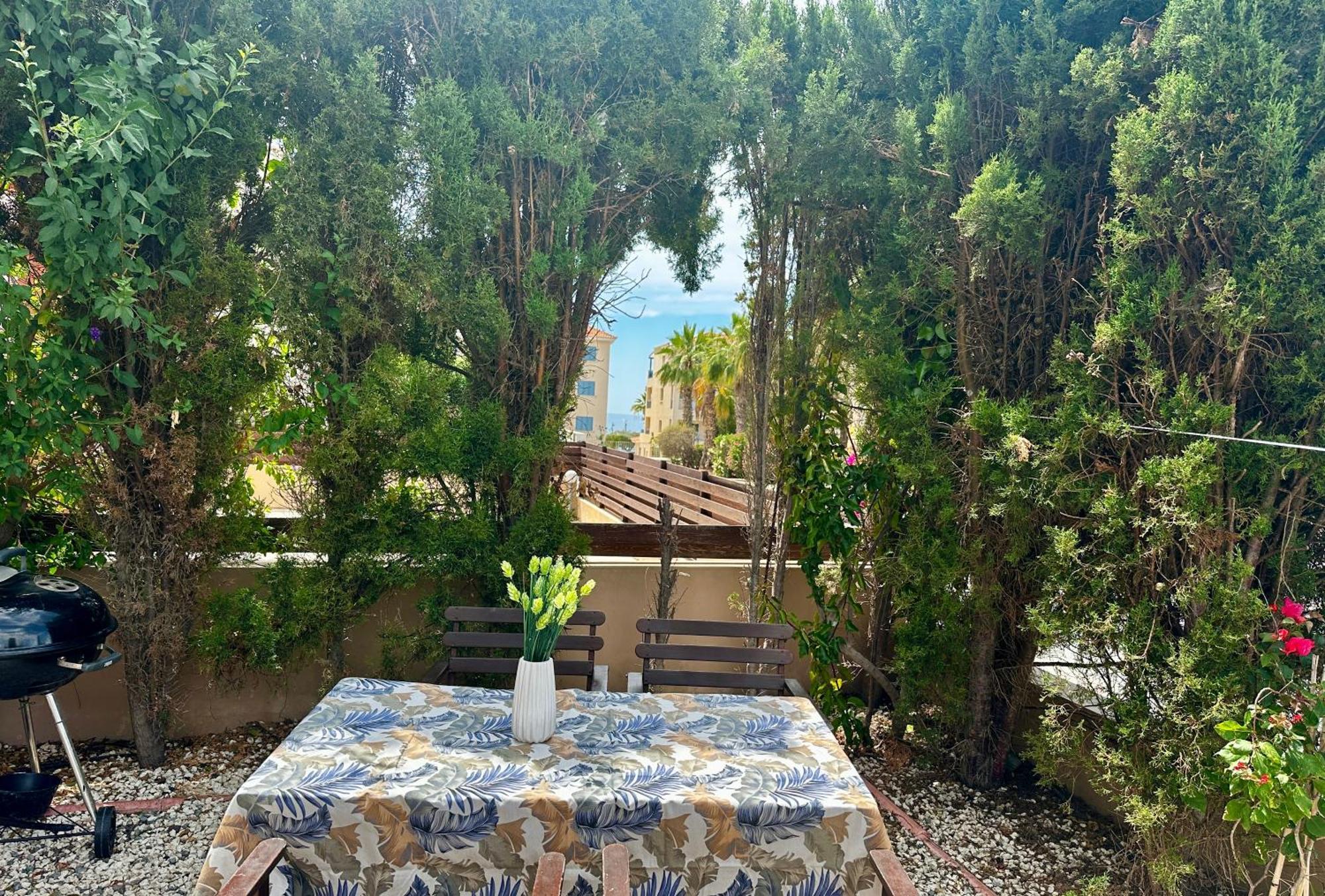 Beautiful Apartment Near The Sea And A Large Private Garden Paphos Eksteriør bilde