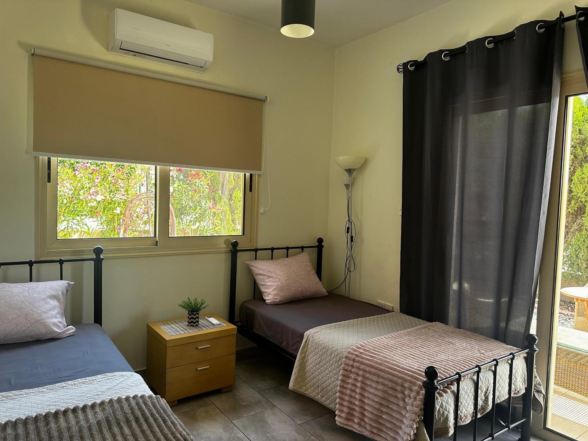 Beautiful Apartment Near The Sea And A Large Private Garden Paphos Eksteriør bilde